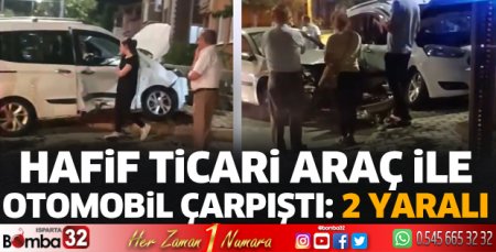 Hafif ticari araç ile otomobil çarpıştı