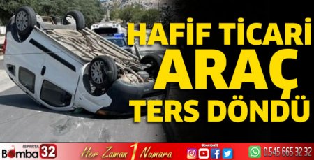 Hafif ticari araç ters döndü