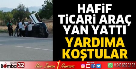 Hafif ticari araç yan yattı