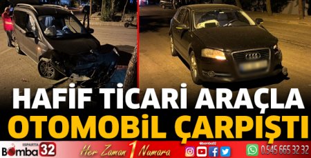 Hafif ticari araçla otomobil çarpıştı