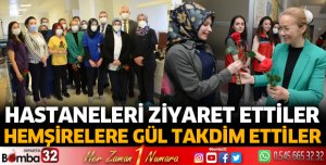 Hemşirelere gül takdim ettiler