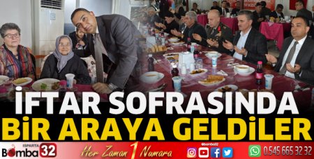 İftar sofrasında bir araya geldiler