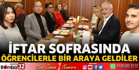 İftar sofrasında öğrencilerle bir araya geldiler
