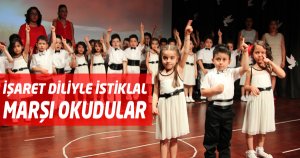 İşaret diliyle İstiklal Marşı okudular