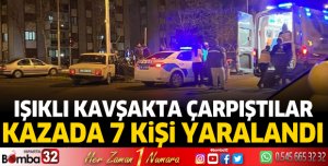 Işıklı kavşakta çarpıştılar