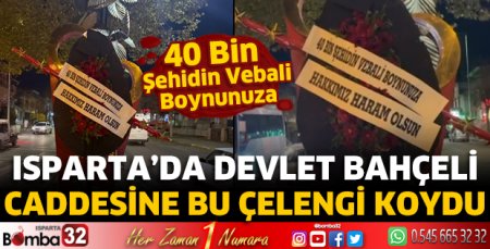 Isparta’da Devlet Bahçeli Caddesine bu çelengi koydu