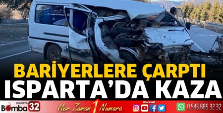 Isparta’da minibüs bariyerlere çarptı