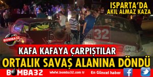 ISPARTA'DA 2 OTOMOBİL KAFA KAFAYA ÇARPIŞTI 4 YARALI
