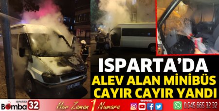 Isparta'da alev alan minibüs cayır cayır yandı