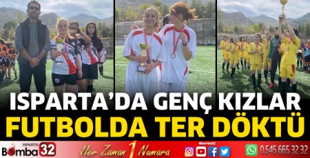 Isparta'da genç kızlar futbolda ter döktü