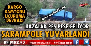 ISPARTA'DA KARGO ŞİRKETİNE AİT KAMYON ŞARAMPOLE YUVARLANDI