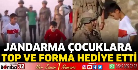 Jandarma çocuklara top ve forma hediye etti
