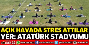 Kadınlara açık havada pilates ve yoga