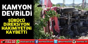 Kamyon devrildi