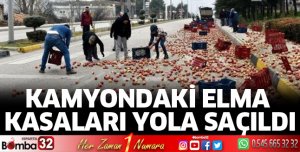 Kamyondaki elma kasaları yola saçıldı