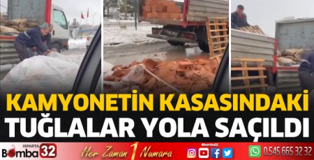 Kamyonetin kasasındaki tuğlalar yola saçıldı