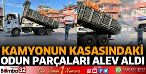 Kamyonun kasasındaki odun parçaları alev aldı