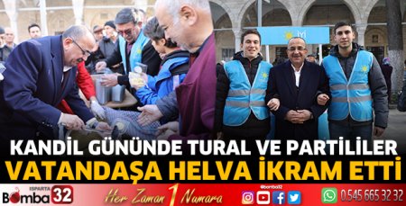 Kandil gününde Tural ve partililer vatandaşa helva ikram etti
