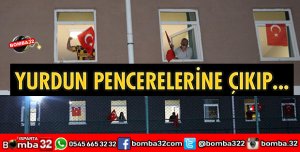 KARANTİNADAKİ İŞÇİLER PENCEREDEN İSTİKLAL MARŞINI OKUDU