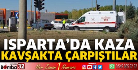 Kavşakta çarpıştılar