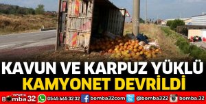 KAVUN VE KARPUZ YÜKLÜ KAMYONET DEVRİLDİ