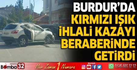 Kırmızı ışık ihlali kazayı beraberinde getirdi