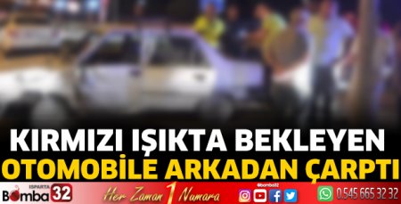 Kırmızı ışıkta bekleyen otomobile arkadan çarptı 