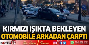 Kırmızı ışıkta bekleyen otomobile arkadan çarptı