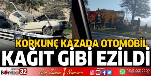 Korkunç kazada otomobil kağıt gibi ezildi