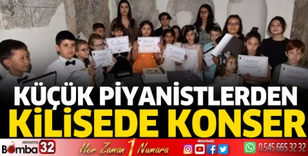 Küçük piyanistlerden kilisede konser