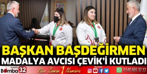 Madalya avcısı Çevik’i kutladı