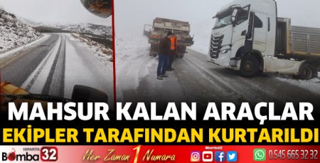 Mahsur kalan araçlar ekipler tarafından kurtarıldı