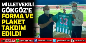 Milletvekili Gökgöz'e forma ve plaket takdimi