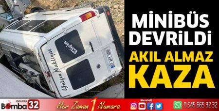 Minibüs devrildi