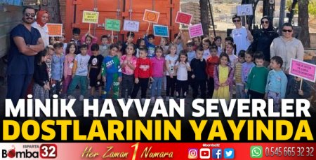 Minik hayvan severler dostlarının yanında