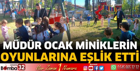 Miniklerin oyunlarına eşlik etti