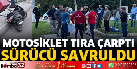 Motosiklet tıra çarptı