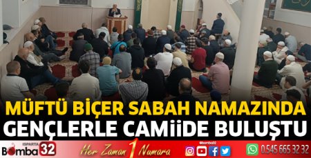 Müftü Biçer gençlerle camiide buluştu