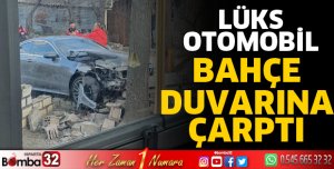 Otomobil bahçe duvarına çarptı