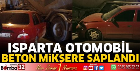Otomobil beton miksere çarpıştı