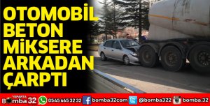 Otomobil, ışıkta bekleyen beton miksere çarptı