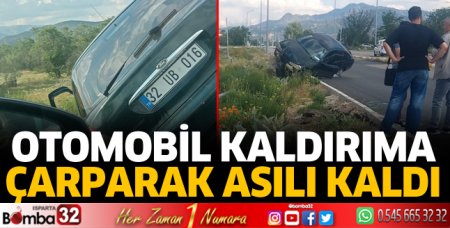 Otomobil kaldırıma çarparak asılı kaldı 