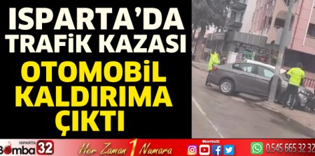 Otomobil kaldırıma çıktı