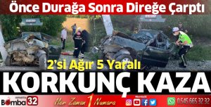 Otomobil önce durağa sonra direğe çarptı