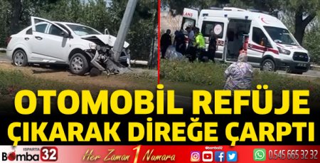Otomobil refüje çıkarak direğe çarptı