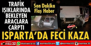 OTOMOBİL TRAFİK IŞIKLARINDA BEKLEYEN ARAÇLARA ÇARPTI