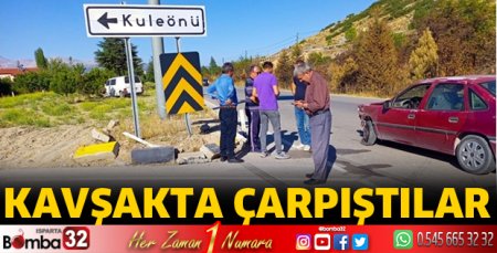 Otomobiller çarpıştı
