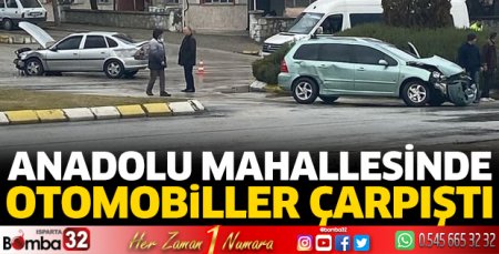 Otomobiller çarpıştı
