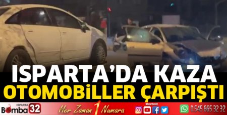 Otomobiller çarpıştı