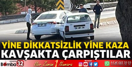 Otomobiller kavşakta çarpıştı 